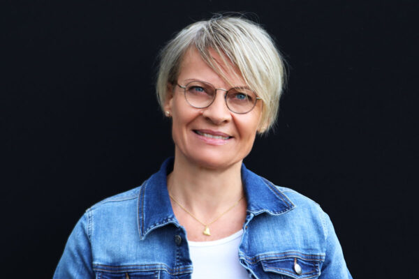 Arnleyð Krosslá Hjelm